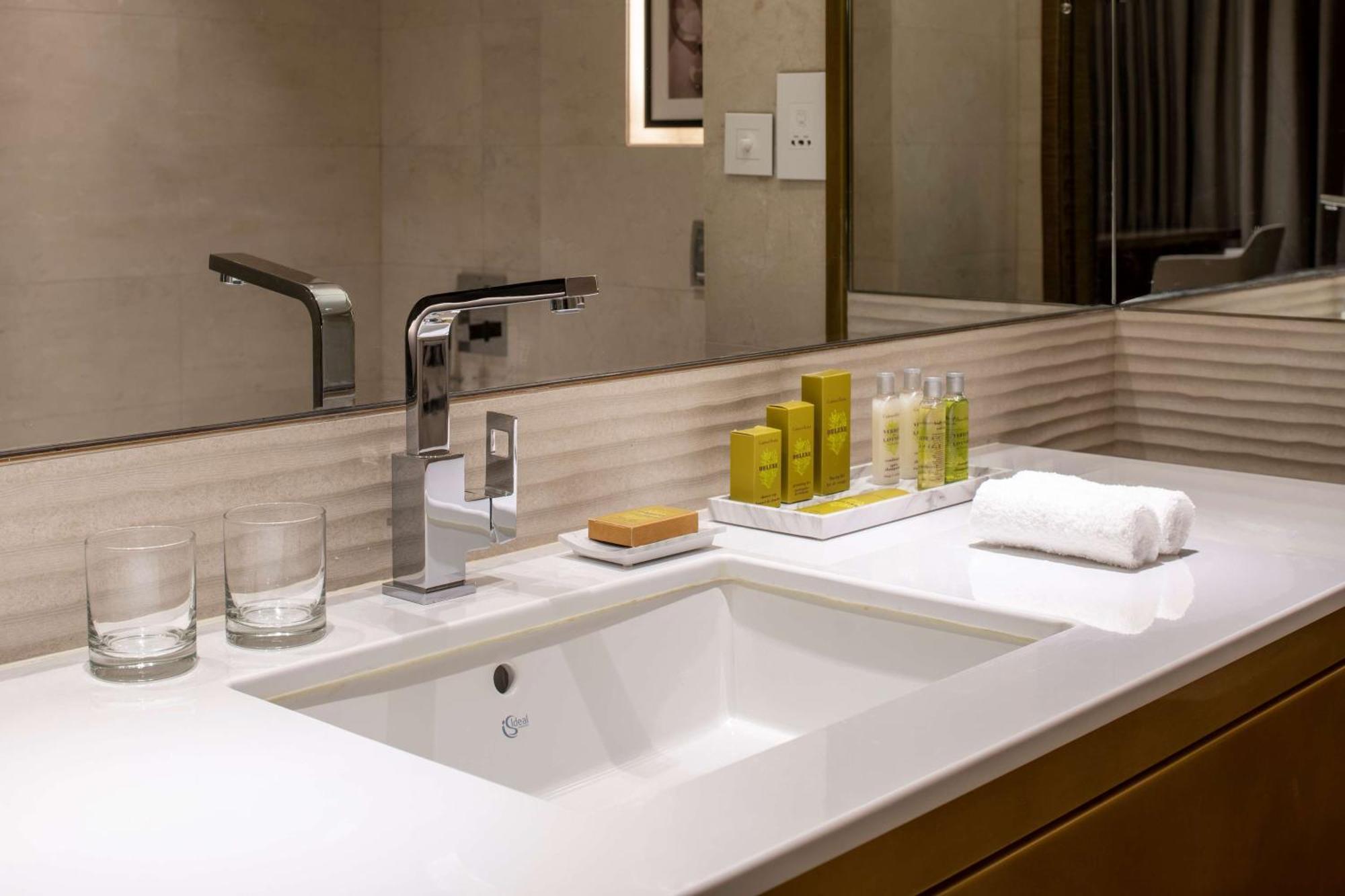 Doubletree Suites By Hilton - Riyadh Financial District Exterior photo