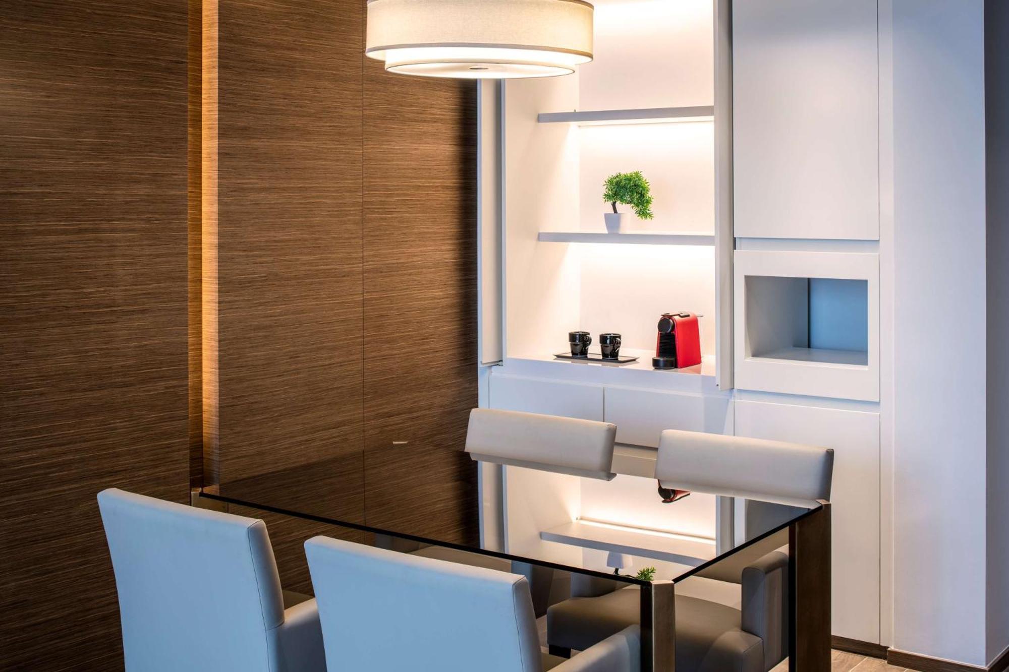 Doubletree Suites By Hilton - Riyadh Financial District Exterior photo